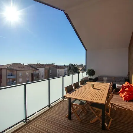 Апартаменты 92M With Large Balcony In The Center Of Blagnac