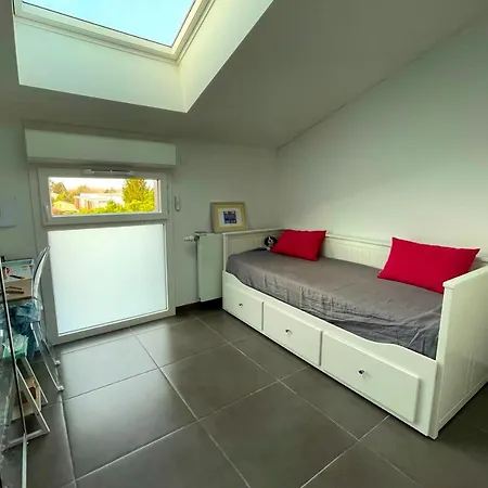 92M With Large Balcony In The Center Of Blagnac